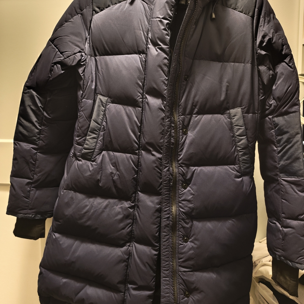 Canada Goose Women's Dark Blue Puffer Jacket - Picture 2 of 10